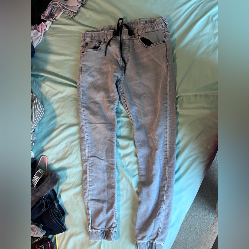 Soft bullhead, skinny joggers.
